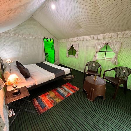 Himalayan Riverside Swiss Cottage Tents, Manali Exteriör bild