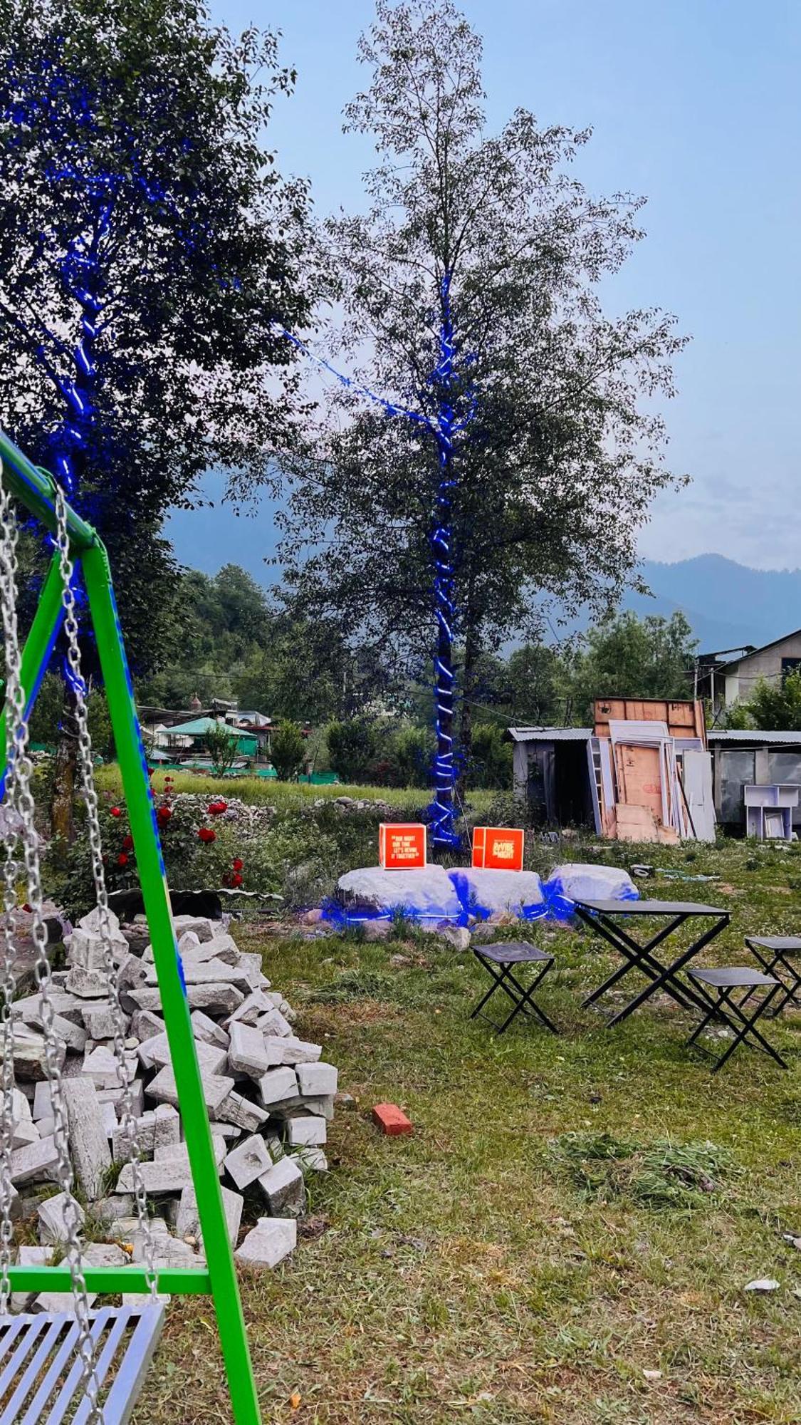 Himalayan Riverside Swiss Cottage Tents, Manali Exteriör bild