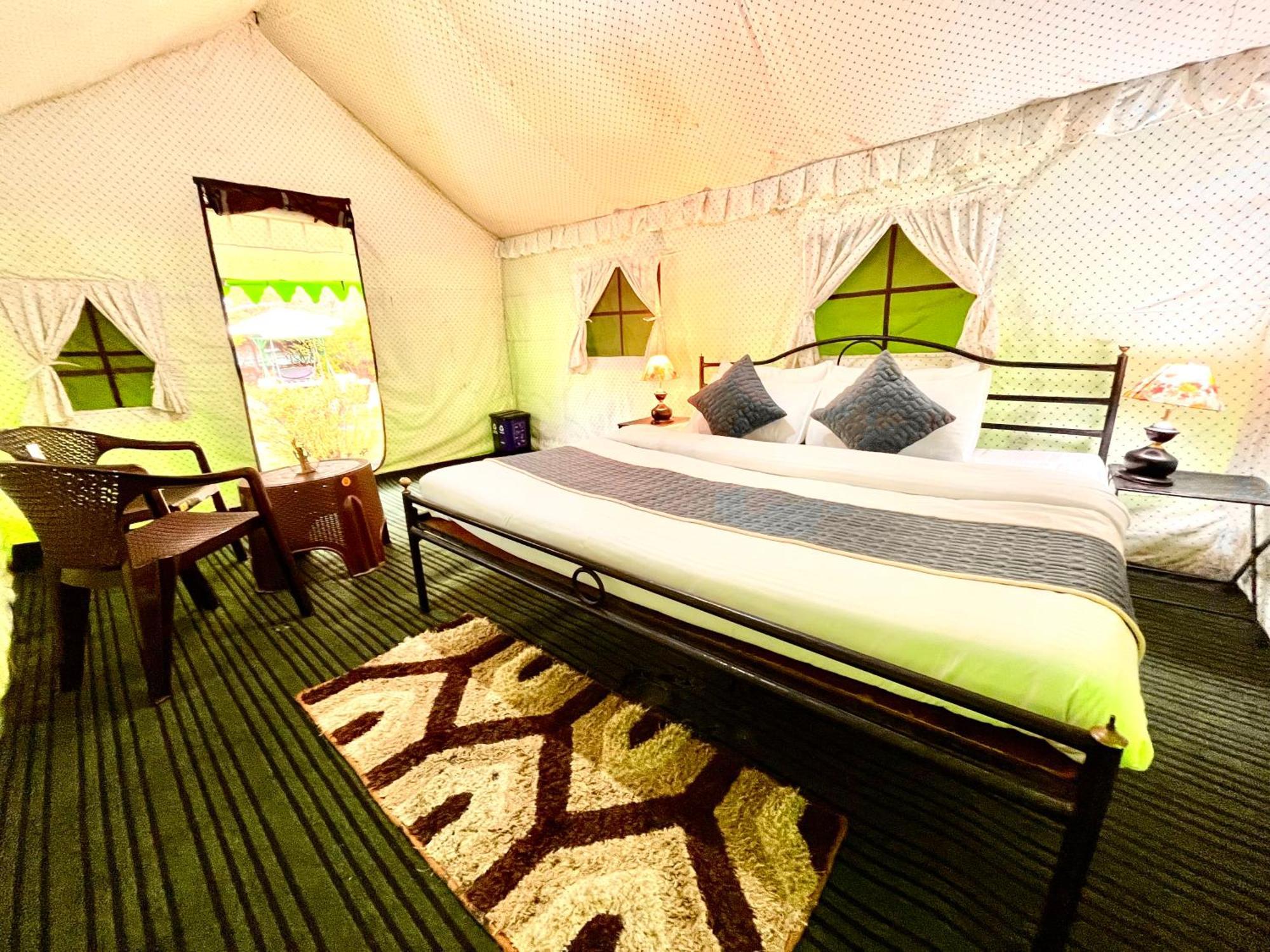 Himalayan Riverside Swiss Cottage Tents, Manali Exteriör bild