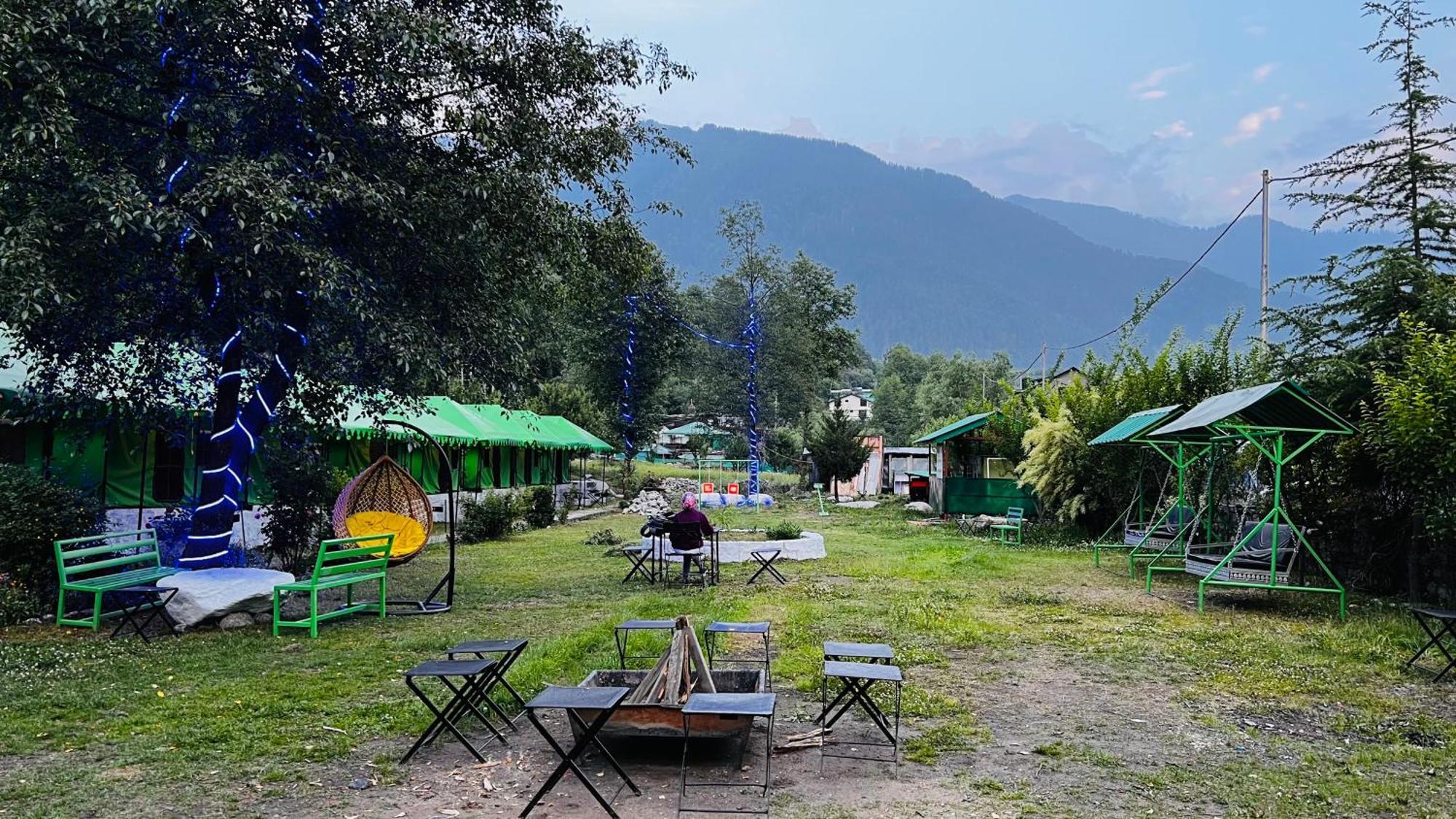 Himalayan Riverside Swiss Cottage Tents, Manali Exteriör bild