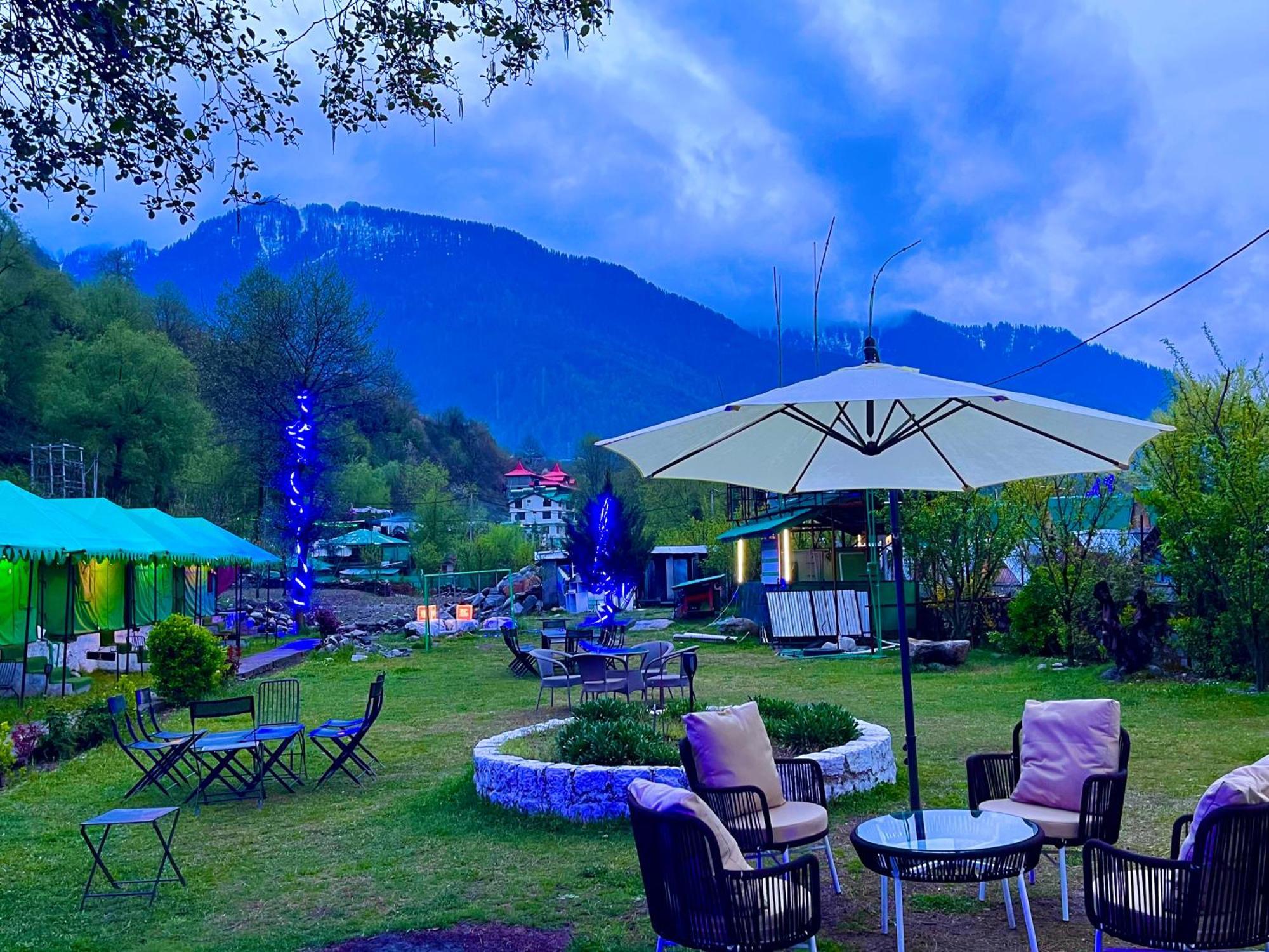 Himalayan Riverside Swiss Cottage Tents, Manali Exteriör bild