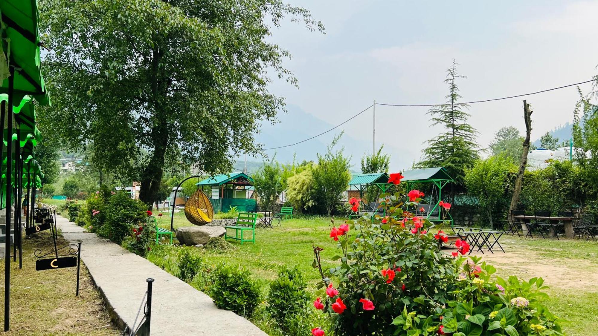 Himalayan Riverside Swiss Cottage Tents, Manali Exteriör bild