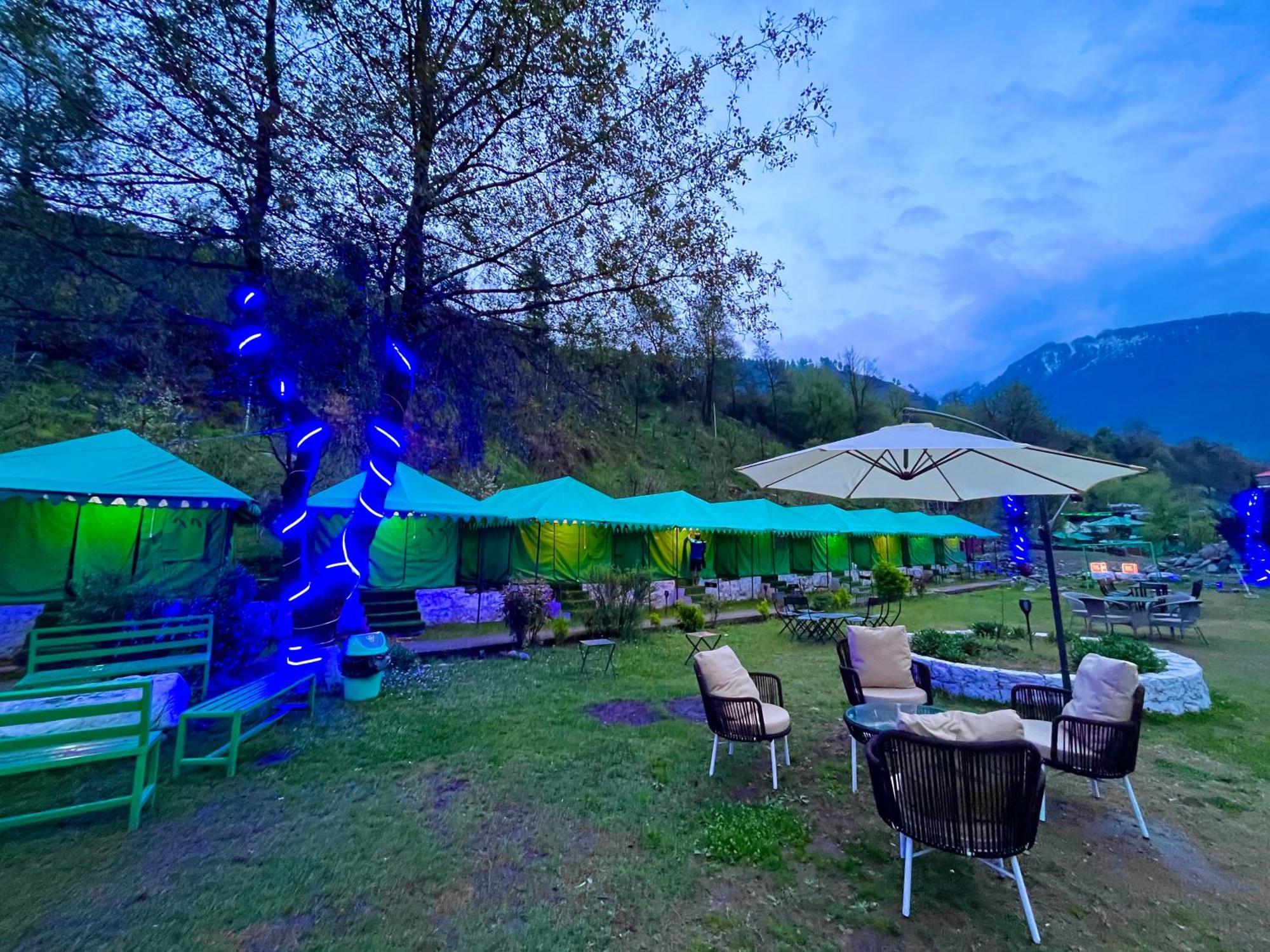 Himalayan Riverside Swiss Cottage Tents, Manali Exteriör bild