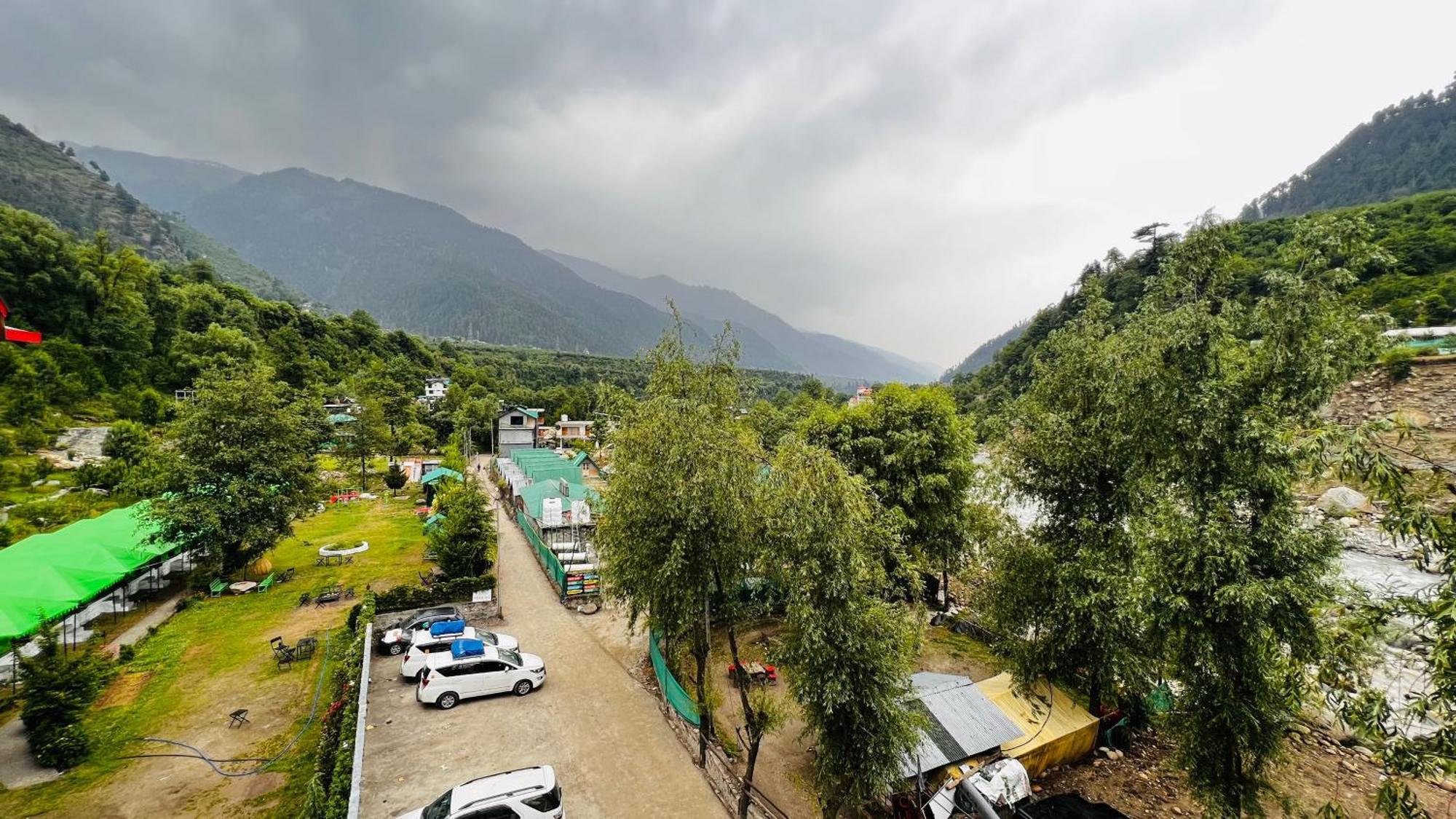 Himalayan Riverside Swiss Cottage Tents, Manali Exteriör bild