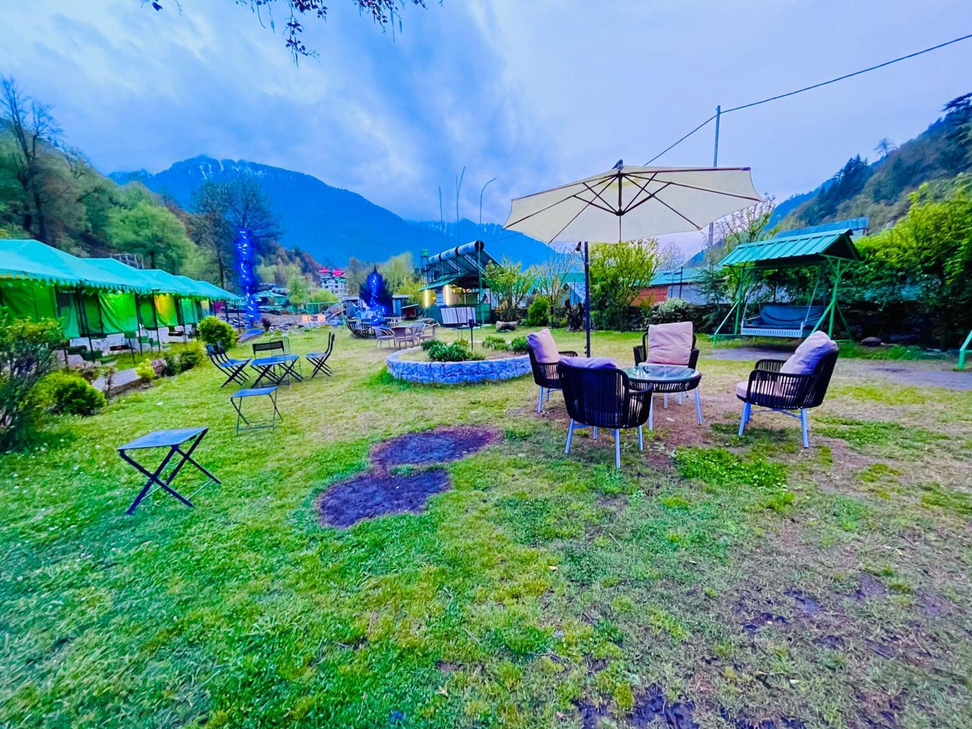 Himalayan Riverside Swiss Cottage Tents, Manali Exteriör bild