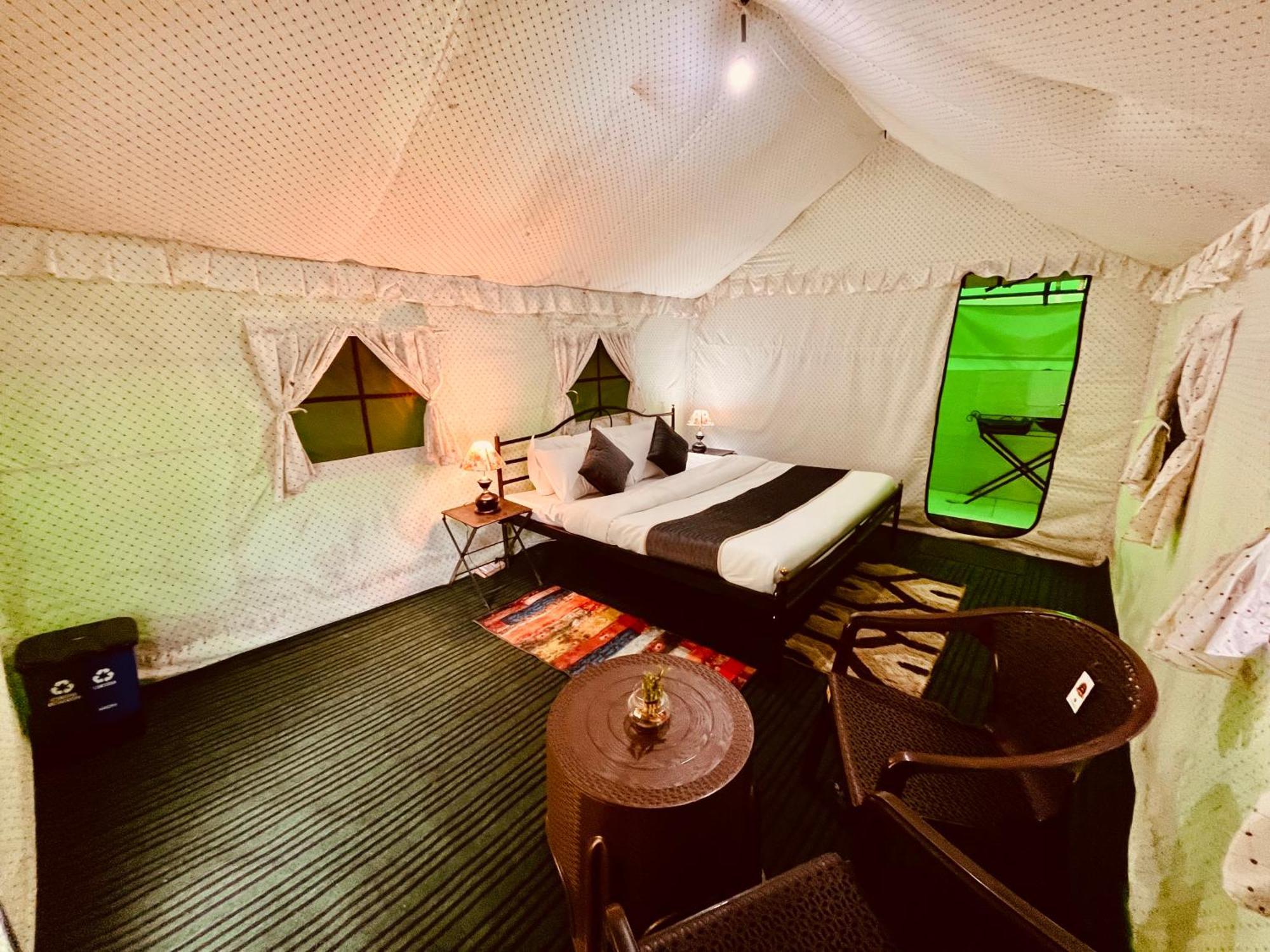Himalayan Riverside Swiss Cottage Tents, Manali Exteriör bild