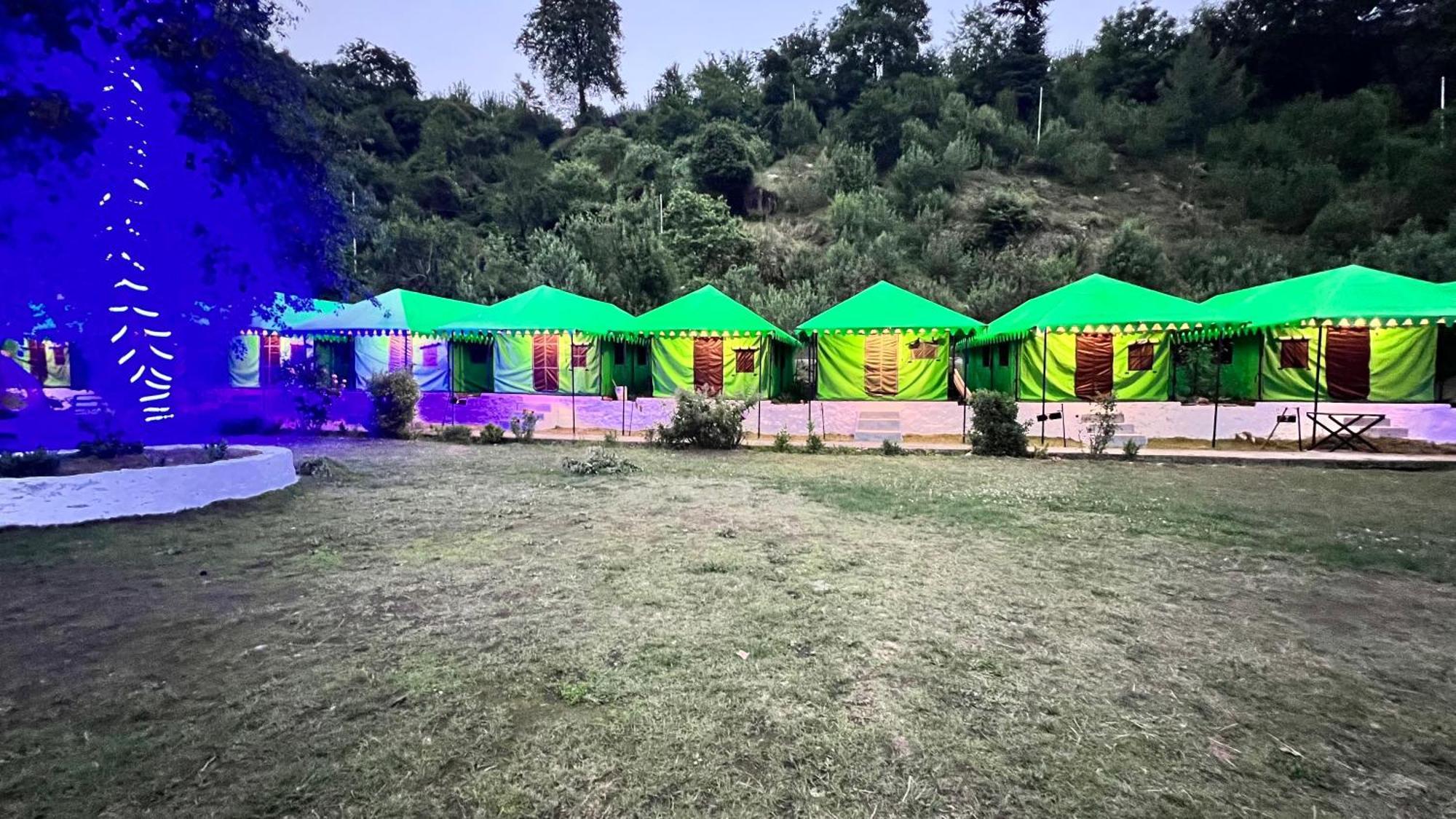 Himalayan Riverside Swiss Cottage Tents, Manali Exteriör bild