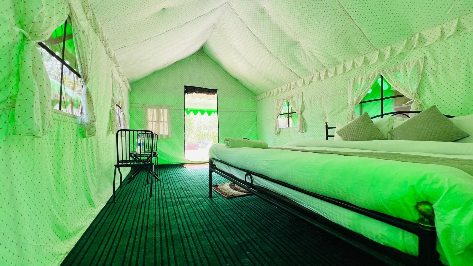 Himalayan Riverside Swiss Cottage Tents, Manali Exteriör bild