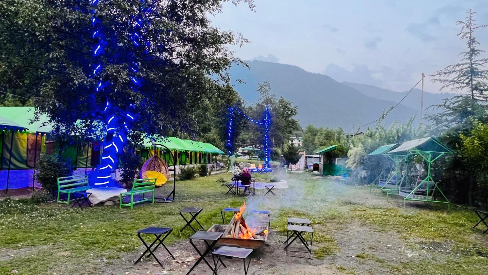 Himalayan Riverside Swiss Cottage Tents, Manali Exteriör bild