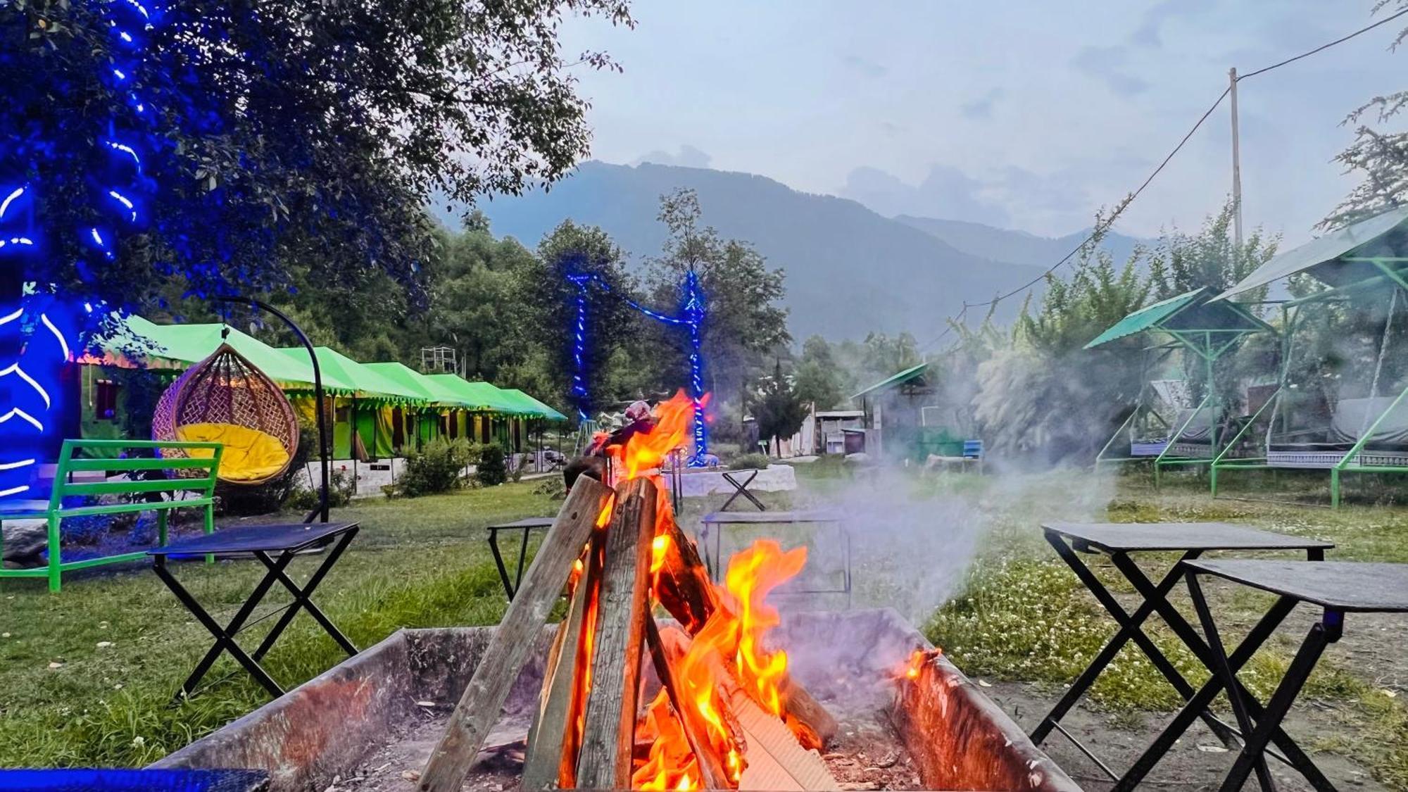 Himalayan Riverside Swiss Cottage Tents, Manali Exteriör bild
